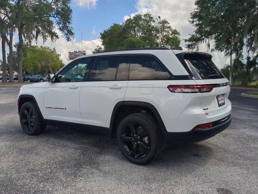 2022 Jeep Grand Cherokee Altitude