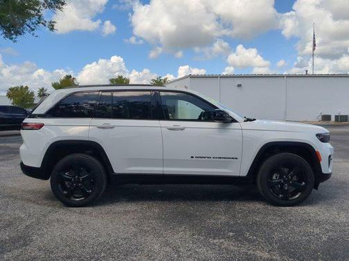 2022 Jeep Grand Cherokee Altitude