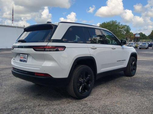 2022 Jeep Grand Cherokee Altitude