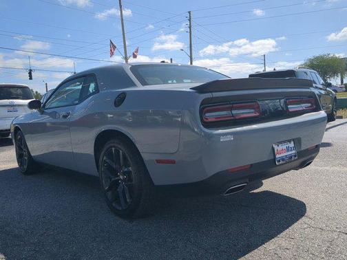 2022 Dodge Challenger SXT