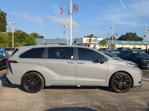 2023 Toyota Sienna XSE 7 Passenger