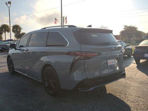 2023 Toyota Sienna XSE 7 Passenger