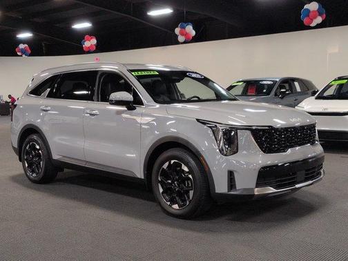Wolf Gray 2025 Kia Sorento S