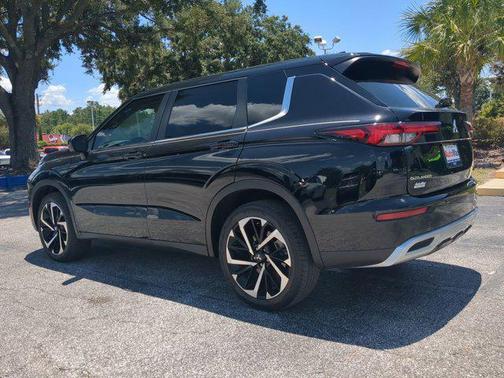 2023 Mitsubishi Outlander SE