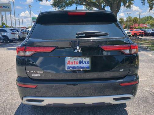 2023 Mitsubishi Outlander SE