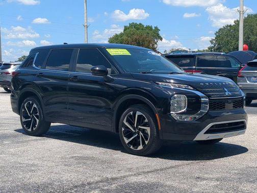 2023 Mitsubishi Outlander SE