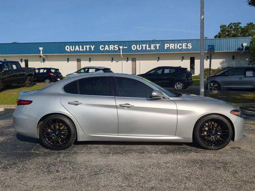 2021 Alfa Romeo Giulia Base