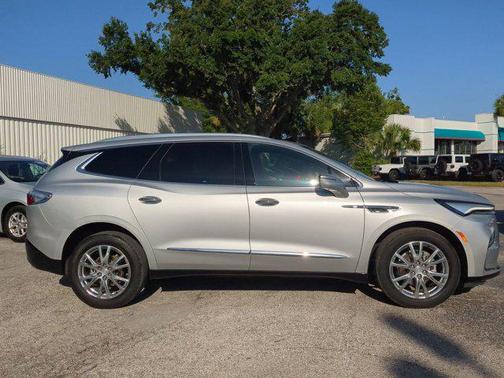 2022 Buick Enclave Essence