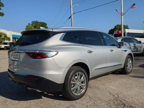 2022 Buick Enclave Essence