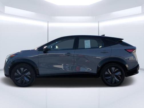 Boulder Gray Pearl/Black Diamond Pearl 2024 Nissan ARIYA ENGAGE