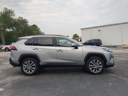 2022 Toyota RAV4 XLE Premium