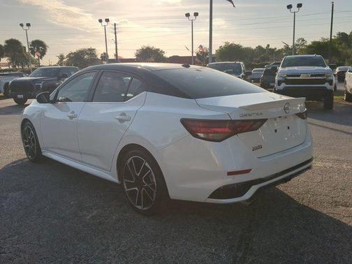 Aspen White Tricoat/Super Black 2025 Nissan Sentra SR
