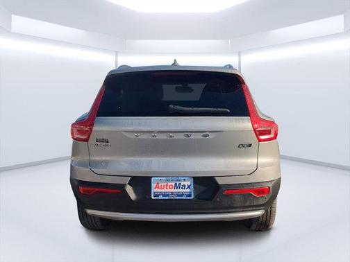 2025 Volvo XC40 Plus Bright Theme