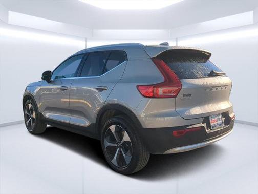 2025 Volvo XC40 Plus Bright Theme