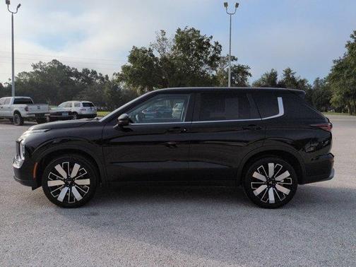 Graphite Gray 2025 Mitsubishi Outlander SE