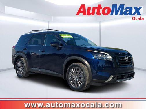 2024 Nissan Pathfinder SL