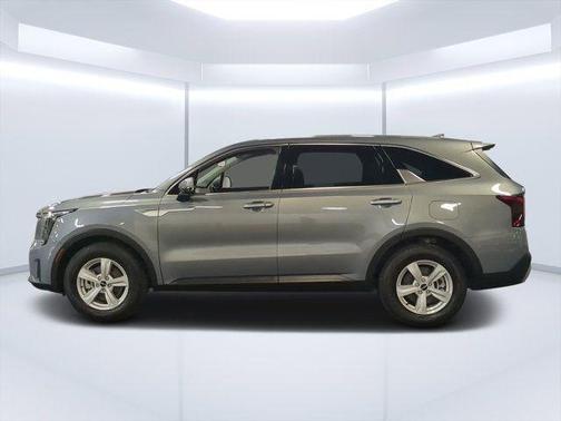 Everlasting Silver 2025 Kia Sorento LX