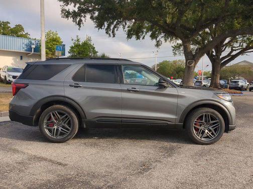 CARBONIZED GRAY METALLIC 2025 Ford Explorer ST-Line