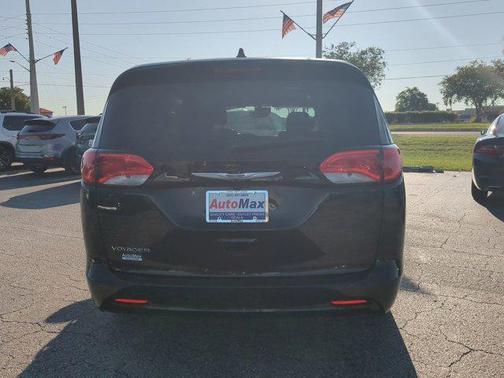 2023 Chrysler Voyager LX