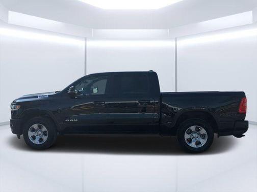 Diamond Black Crystal Pearlcoat 2025 RAM 1500 Big Horn/Lone Star