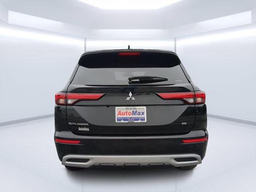 2024 Mitsubishi Outlander SE Black Edition w/Pano Roof