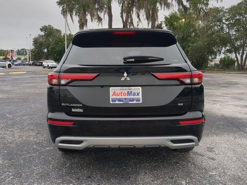 2024 Mitsubishi Outlander SE Black Edition w/Pano Roof