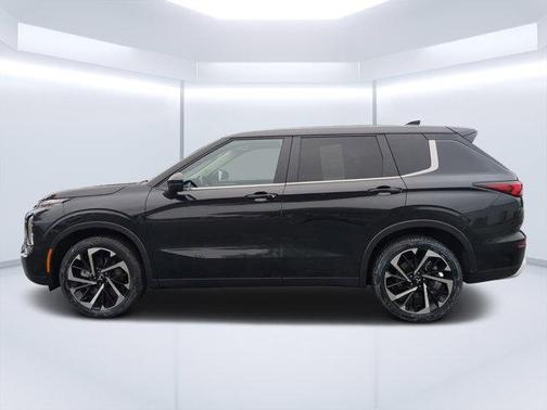 2024 Mitsubishi Outlander SE Black Edition w/Pano Roof