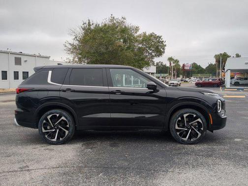2024 Mitsubishi Outlander SE Black Edition w/Pano Roof