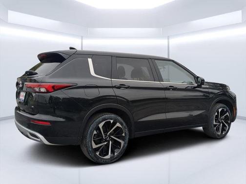 2024 Mitsubishi Outlander SE Black Edition w/Pano Roof