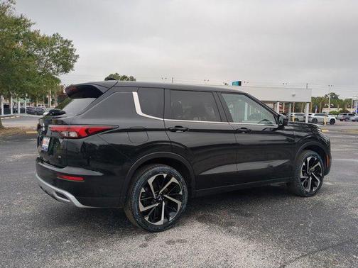 2024 Mitsubishi Outlander SE Black Edition w/Pano Roof
