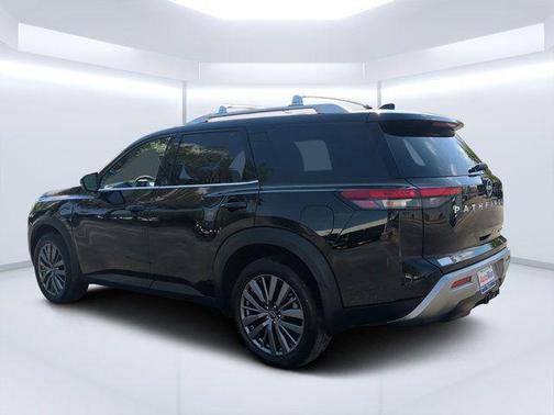 Super Black 2025 Nissan Pathfinder SL 4WD