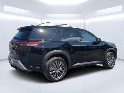Super Black 2025 Nissan Pathfinder SL 4WD