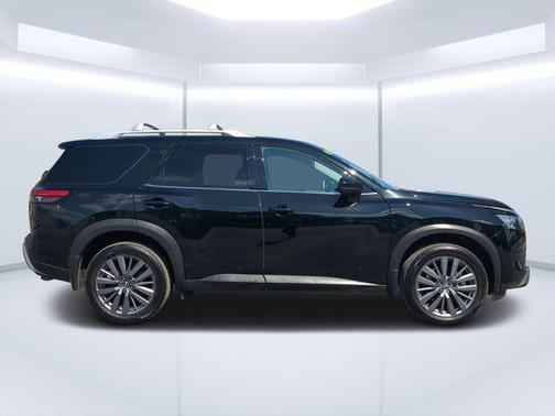 Super Black 2025 Nissan Pathfinder SL 4WD