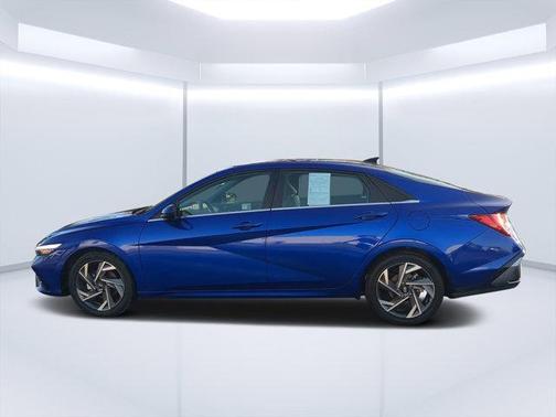 2025 Hyundai ELANTRA SEL