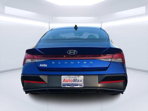 2025 Hyundai ELANTRA SEL