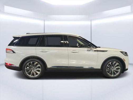 PRISTINE WHITE MET 3C 2025 Lincoln Aviator Reserve