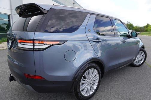 Byron Blue 2020 Land Rover Discovery SE