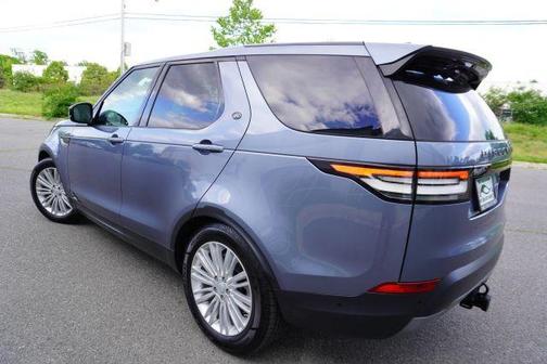 Byron Blue 2020 Land Rover Discovery SE