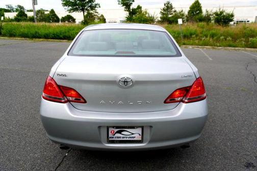 2005 Toyota Avalon XL