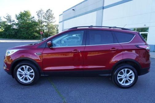 Red 2018 Ford Escape SE