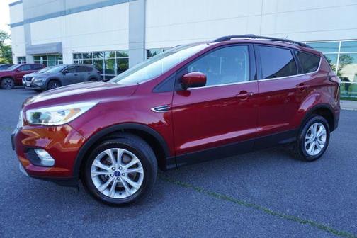 Red 2018 Ford Escape SE