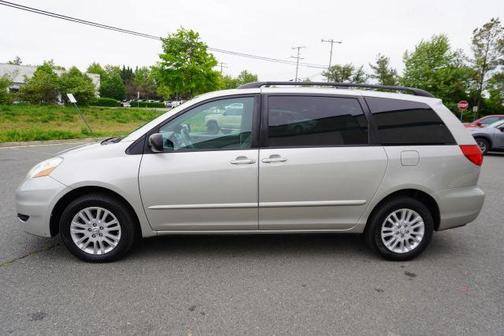 Silver 2007 Toyota Sienna LE