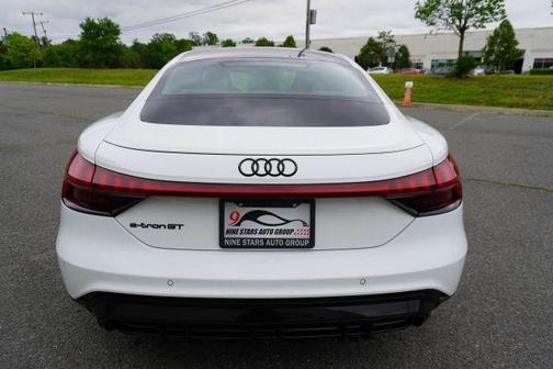 Ibis White 2022 Audi e-tron GT Premium Plus