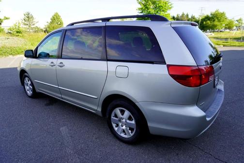 2005 Toyota Sienna LE