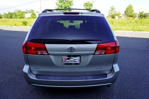 2005 Toyota Sienna LE
