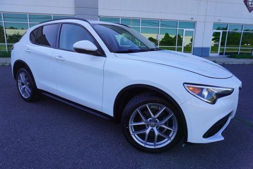 White 2018 Alfa Romeo Stelvio Base