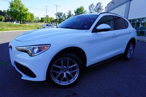 White 2018 Alfa Romeo Stelvio Base