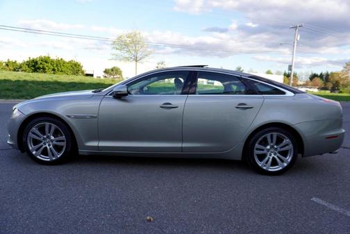 2012 Jaguar XJ Base