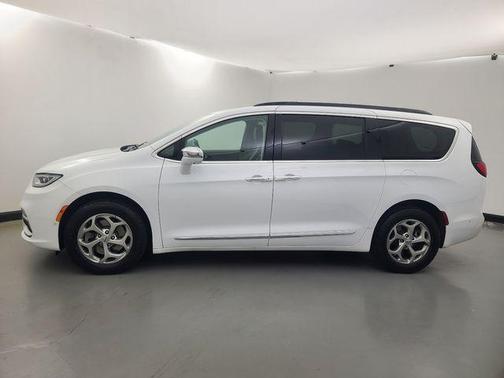 Bright White Clearcoat 2022 Chrysler Pacifica Limited