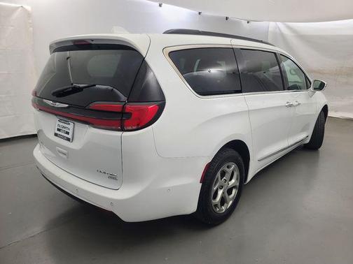 Bright White Clearcoat 2022 Chrysler Pacifica Limited